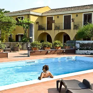 La Terra Del Mezzo , Riposto Italy